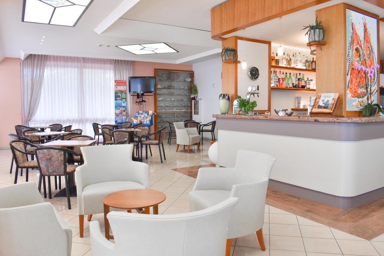 Hotel Universal Bellaria – Igea Marina Kültér fotó