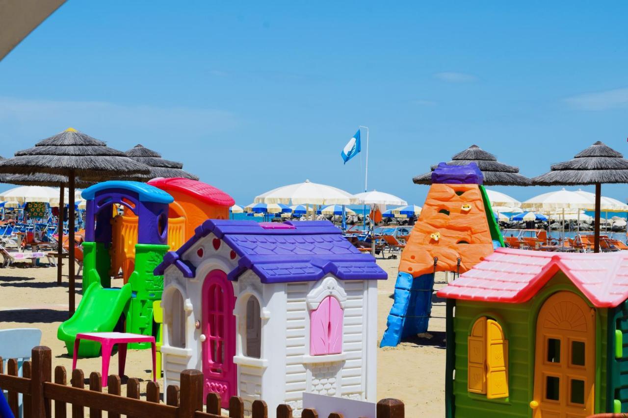 Hotel Universal Bellaria – Igea Marina Kültér fotó